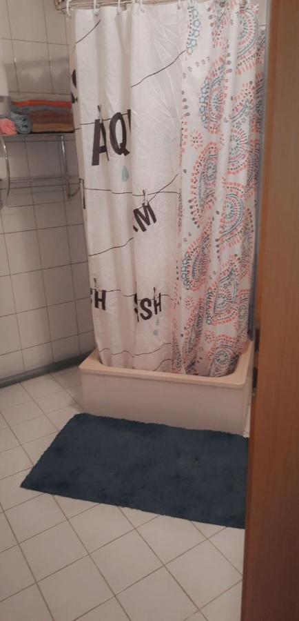 Halle, Top -Preise, 79 Qm Sd Fewo, Eg, Wahlweise Mit 1- 3 Dz, Tv Lounge, Kueche, Bad Wc Einfach Und Gut, Langzeitmieter Vb Preise Halle  Luaran gambar