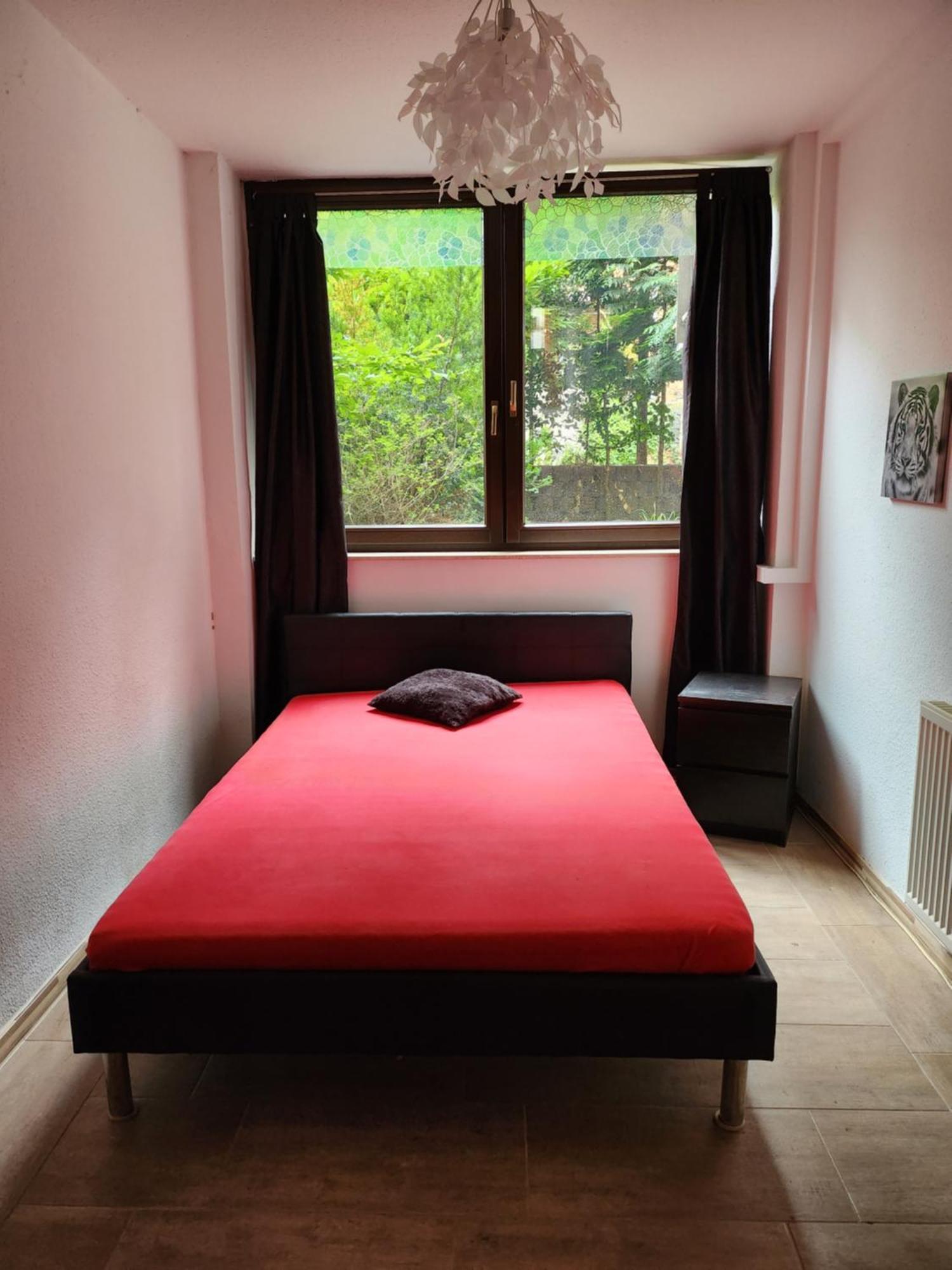 Halle, Top -Preise, 79 Qm Sd Fewo, Eg, Wahlweise Mit 1- 3 Dz, Tv Lounge, Kueche, Bad Wc Einfach Und Gut, Langzeitmieter Vb Preise Halle  Luaran gambar