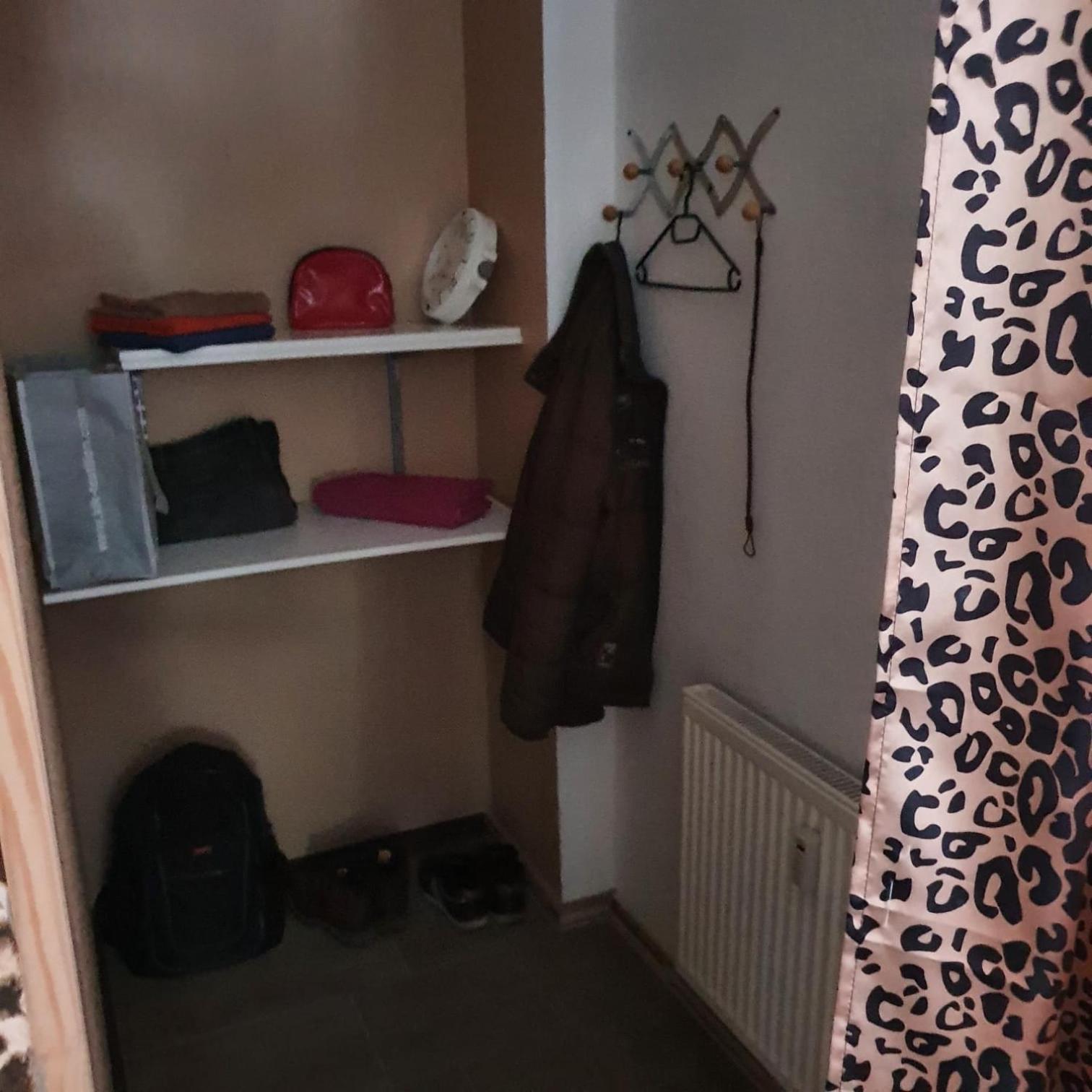 Halle, Top -Preise, 79 Qm Sd Fewo, Eg, Wahlweise Mit 1- 3 Dz, Tv Lounge, Kueche, Bad Wc Einfach Und Gut, Langzeitmieter Vb Preise Halle  Luaran gambar
